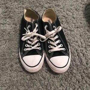 Black low top converse